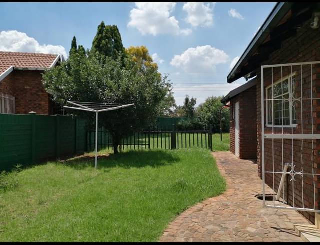 3 BEDROOM HOUSE FOR SALE IN STRUISBULT